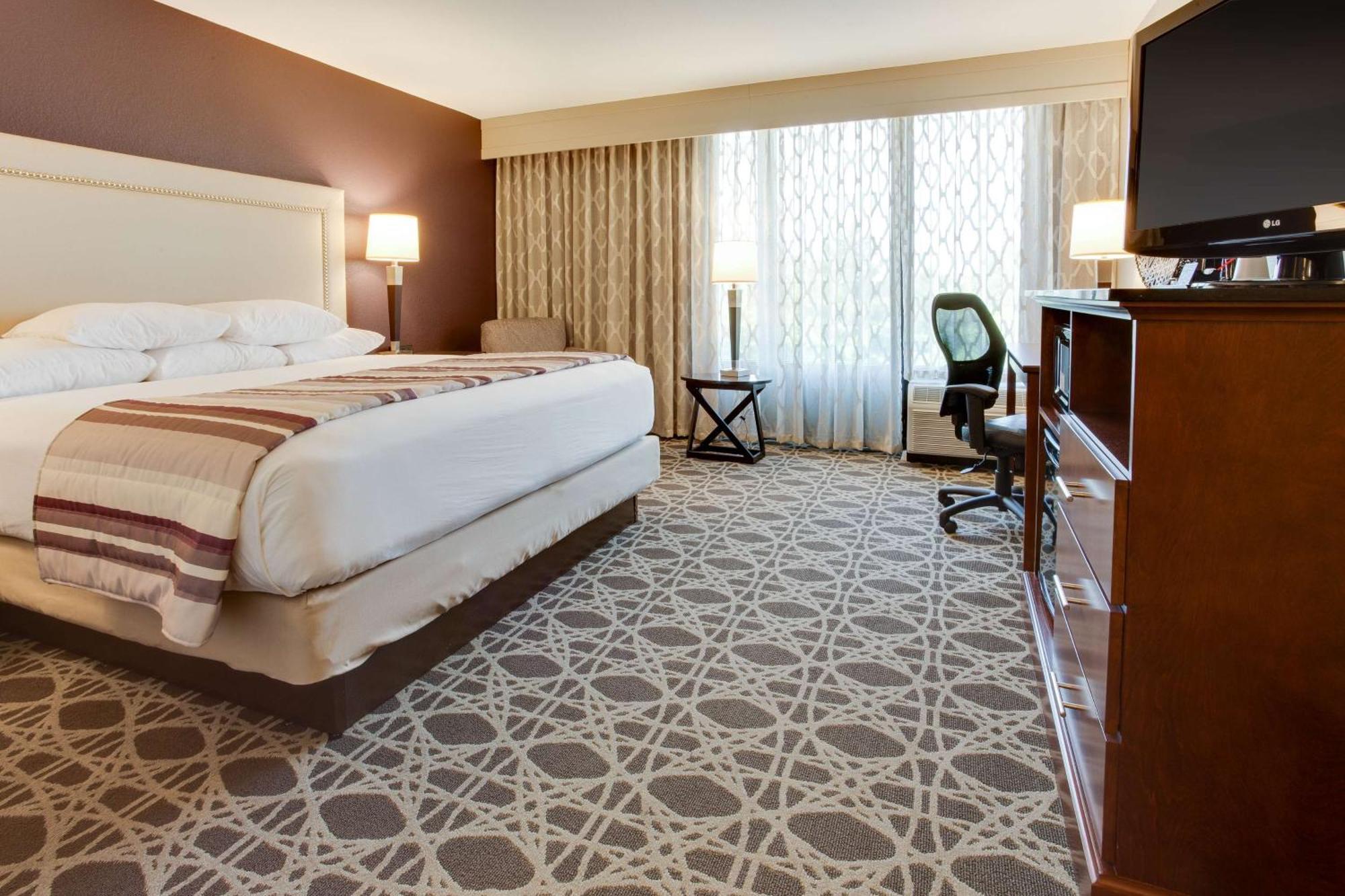 Drury Inn & Suites Louisville East Екстериор снимка
