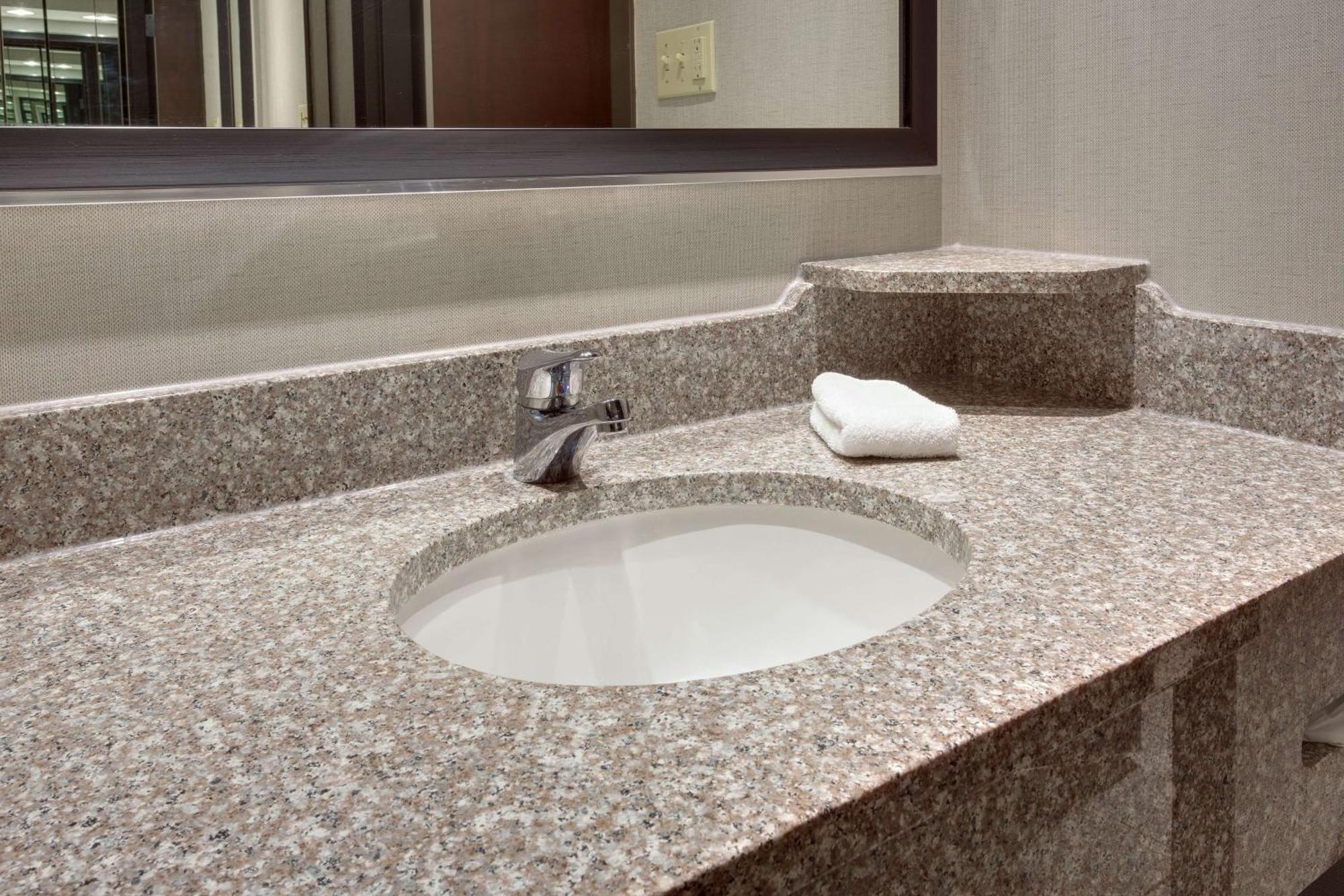 Drury Inn & Suites Louisville East Екстериор снимка