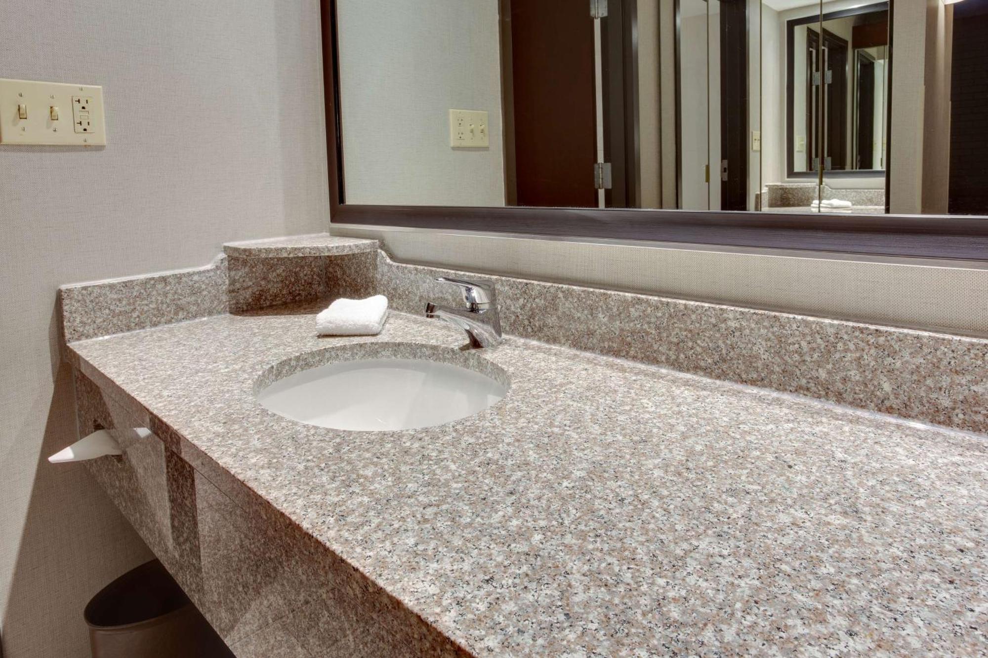 Drury Inn & Suites Louisville East Екстериор снимка