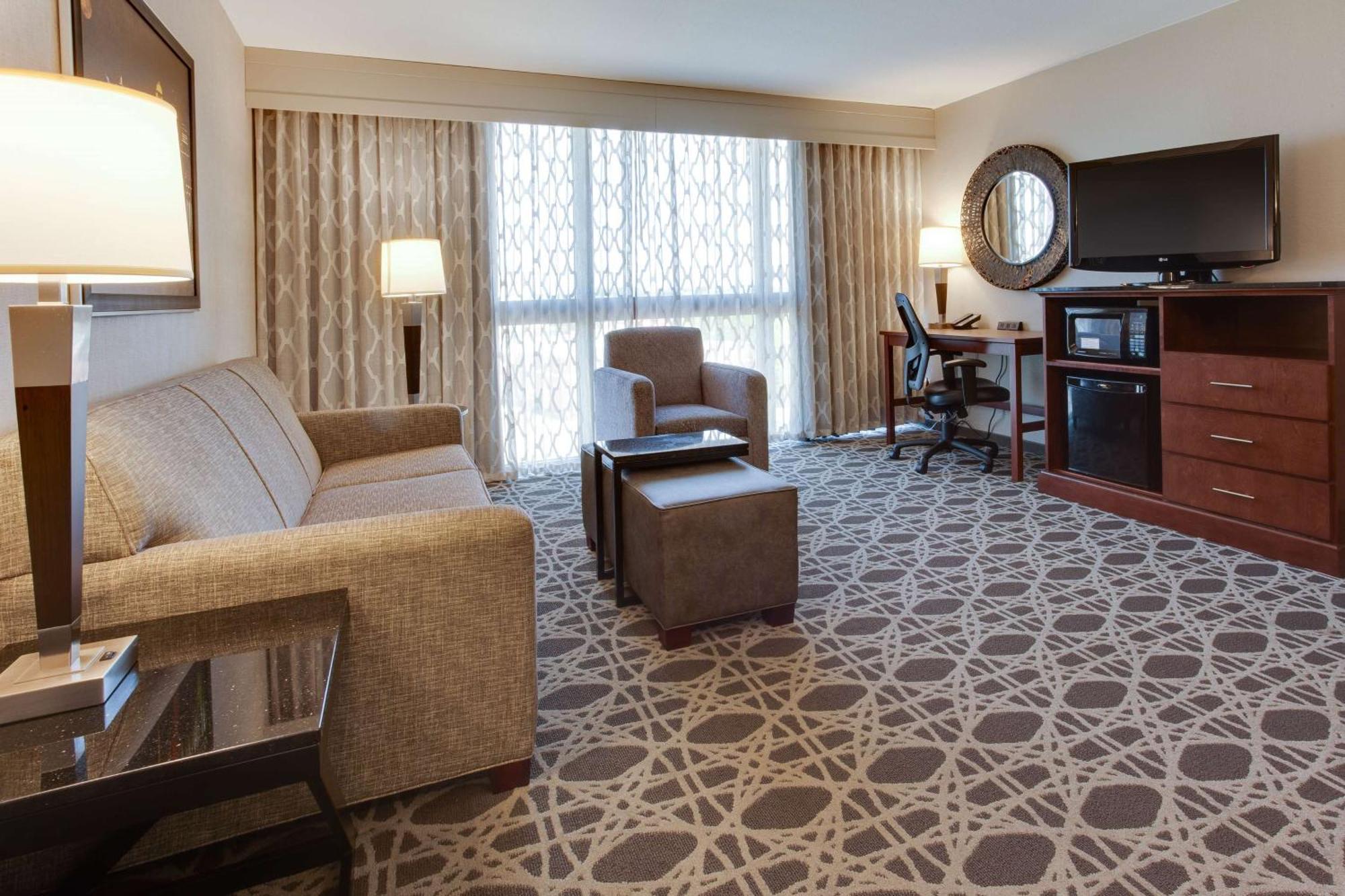 Drury Inn & Suites Louisville East Екстериор снимка