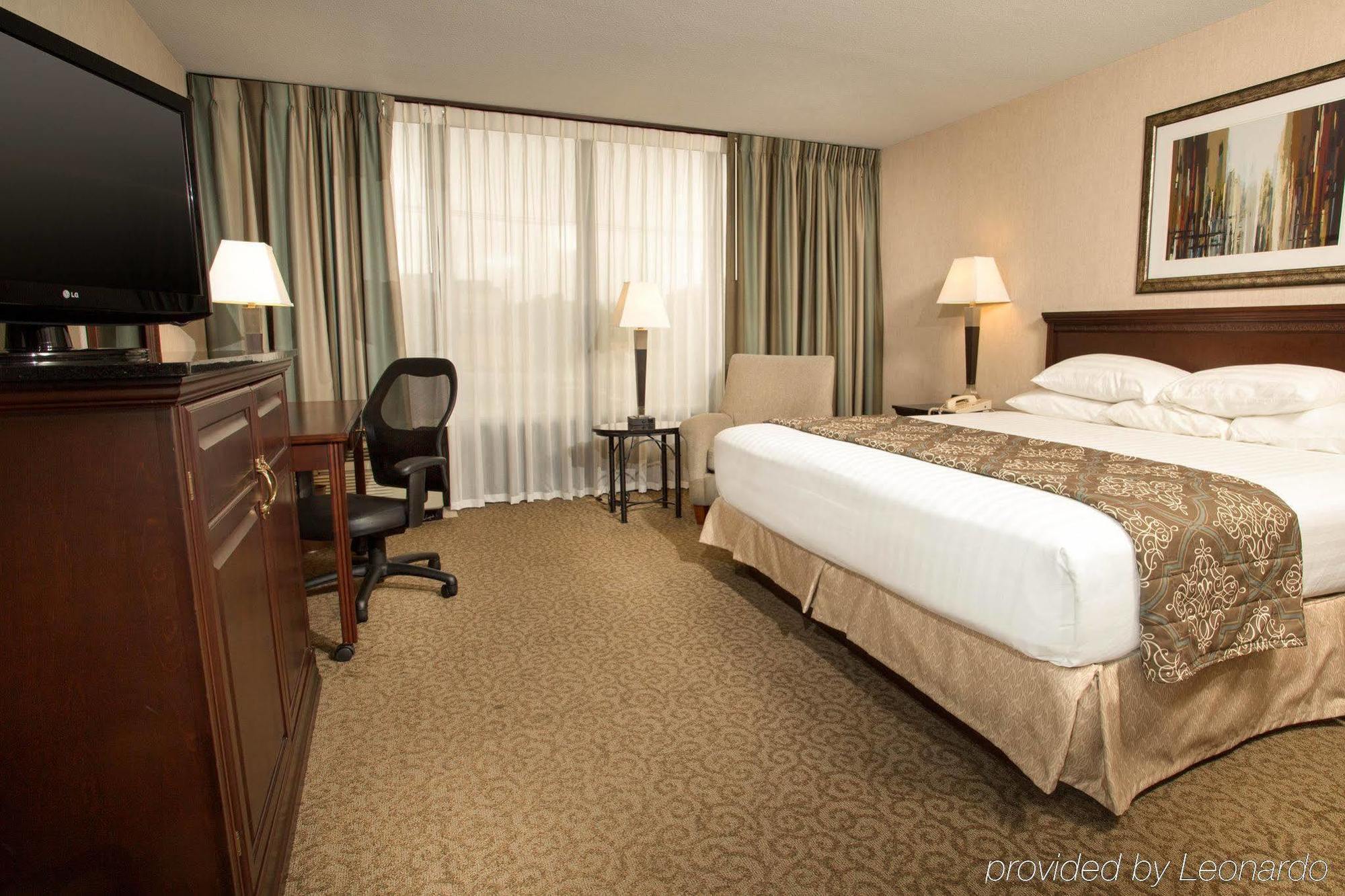 Drury Inn & Suites Louisville East Стая снимка