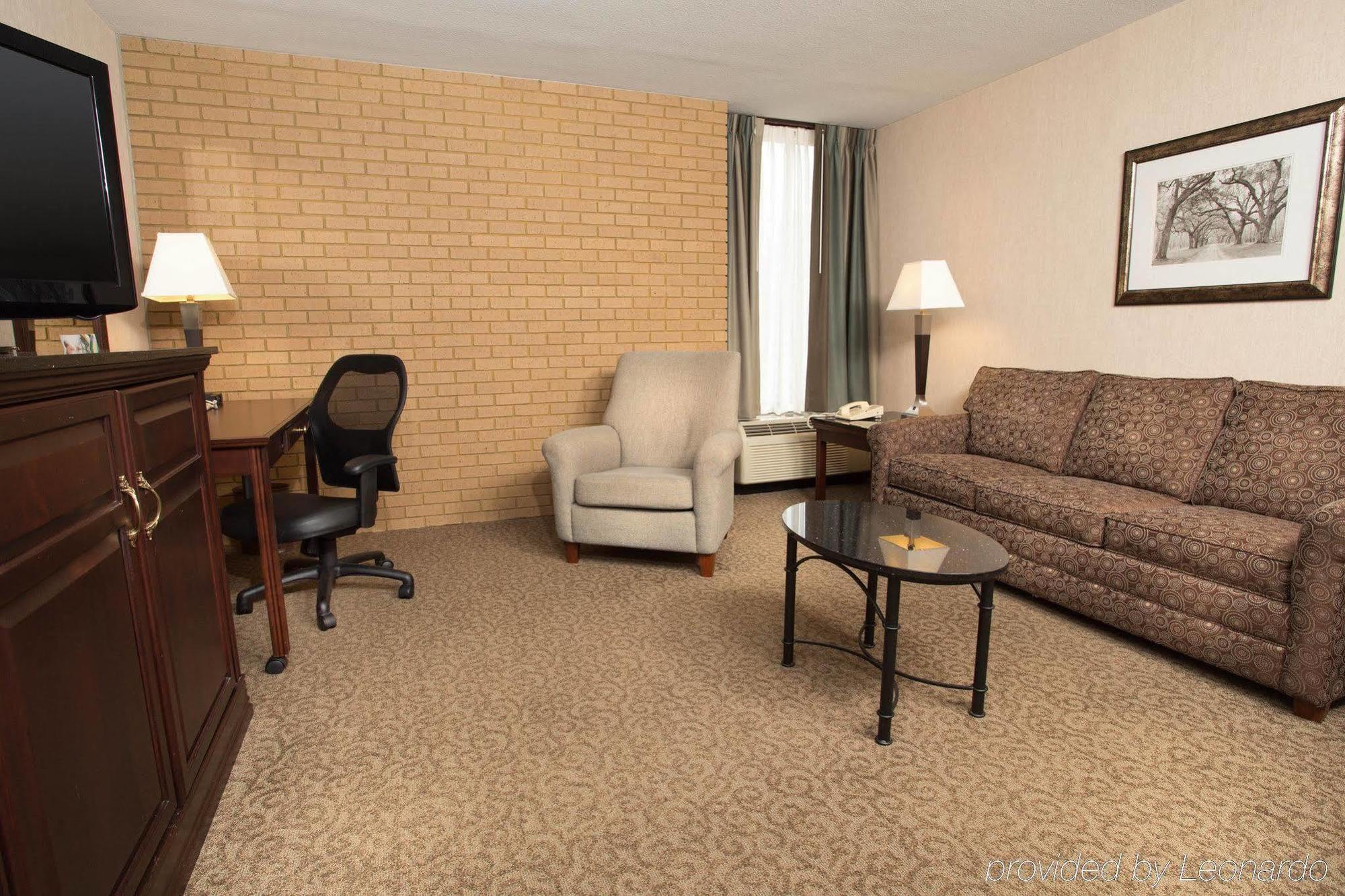 Drury Inn & Suites Louisville East Стая снимка