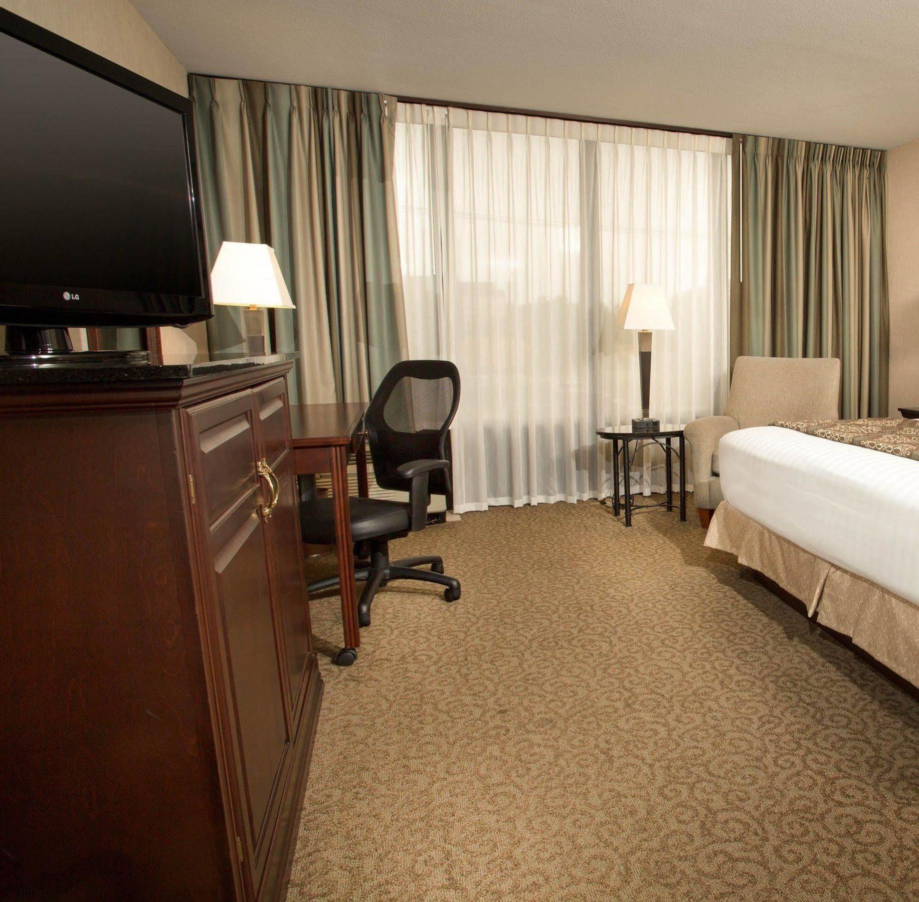 Drury Inn & Suites Louisville East Екстериор снимка